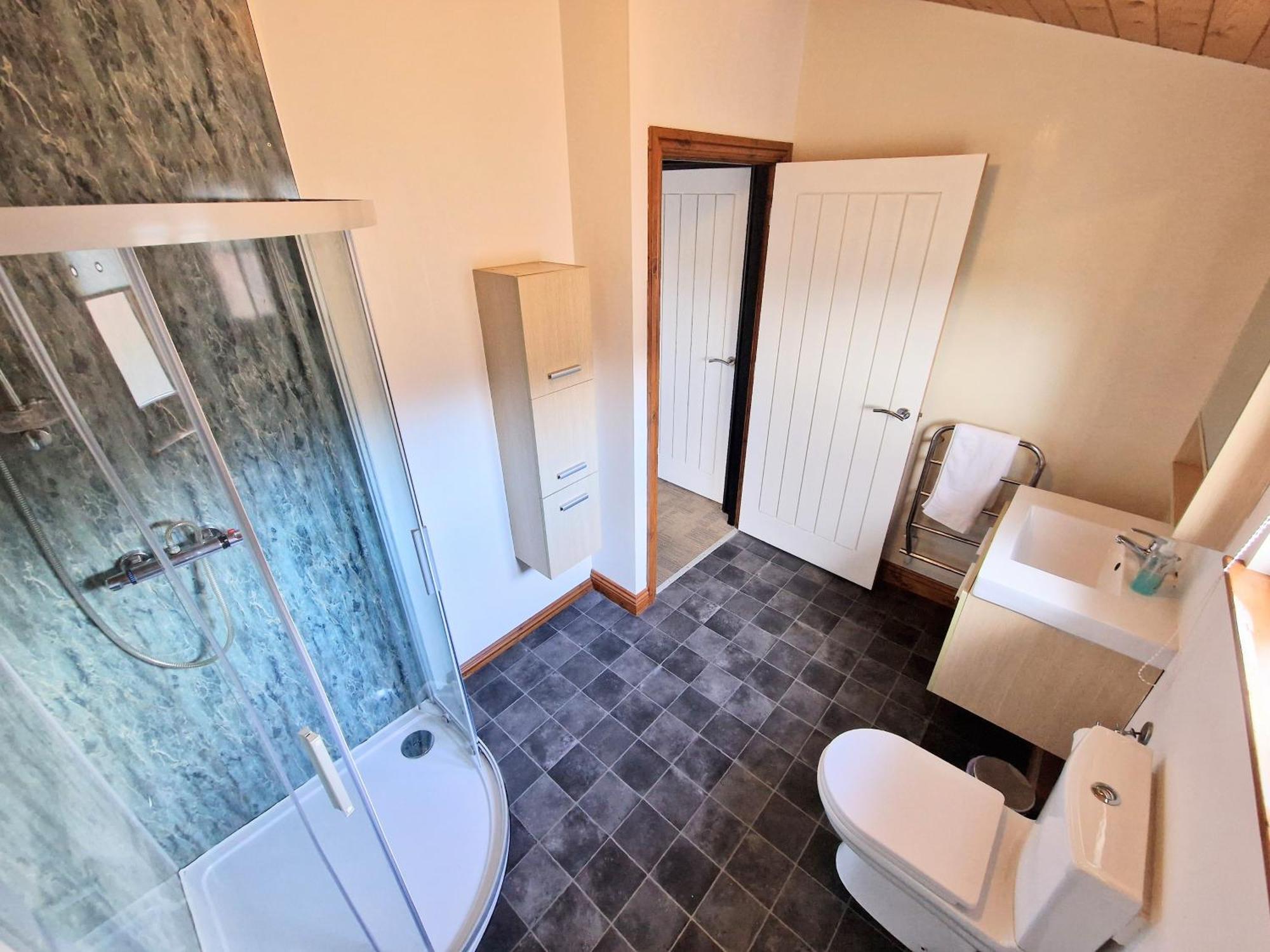 Ochil 9 With Private Hot Tub - Fife - Loch Leven - Lomond Hills - Pet Friendly Villa Kelty ภายนอก รูปภาพ