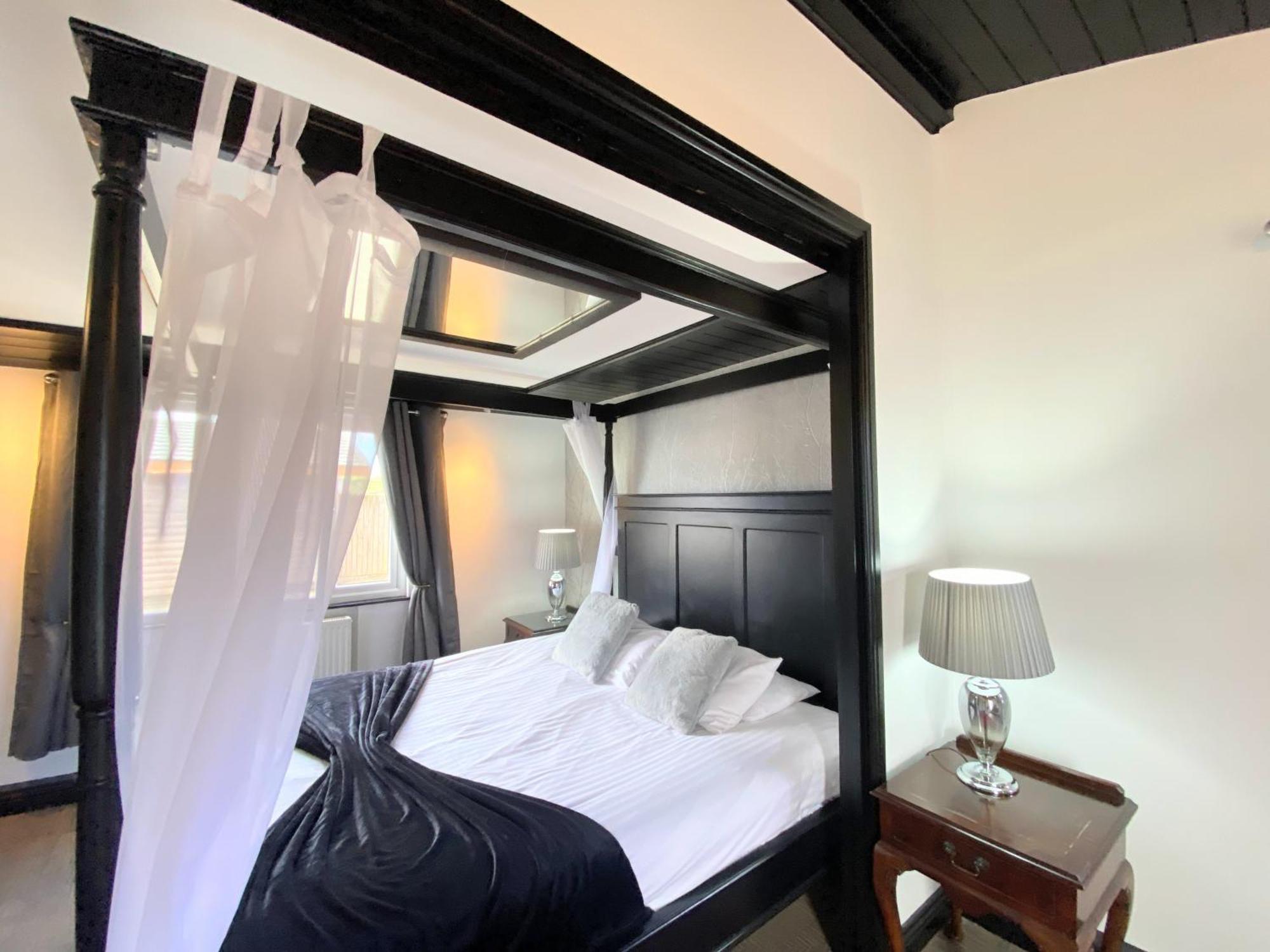 Ochil 9 With Private Hot Tub - Fife - Loch Leven - Lomond Hills - Pet Friendly Villa Kelty ภายนอก รูปภาพ