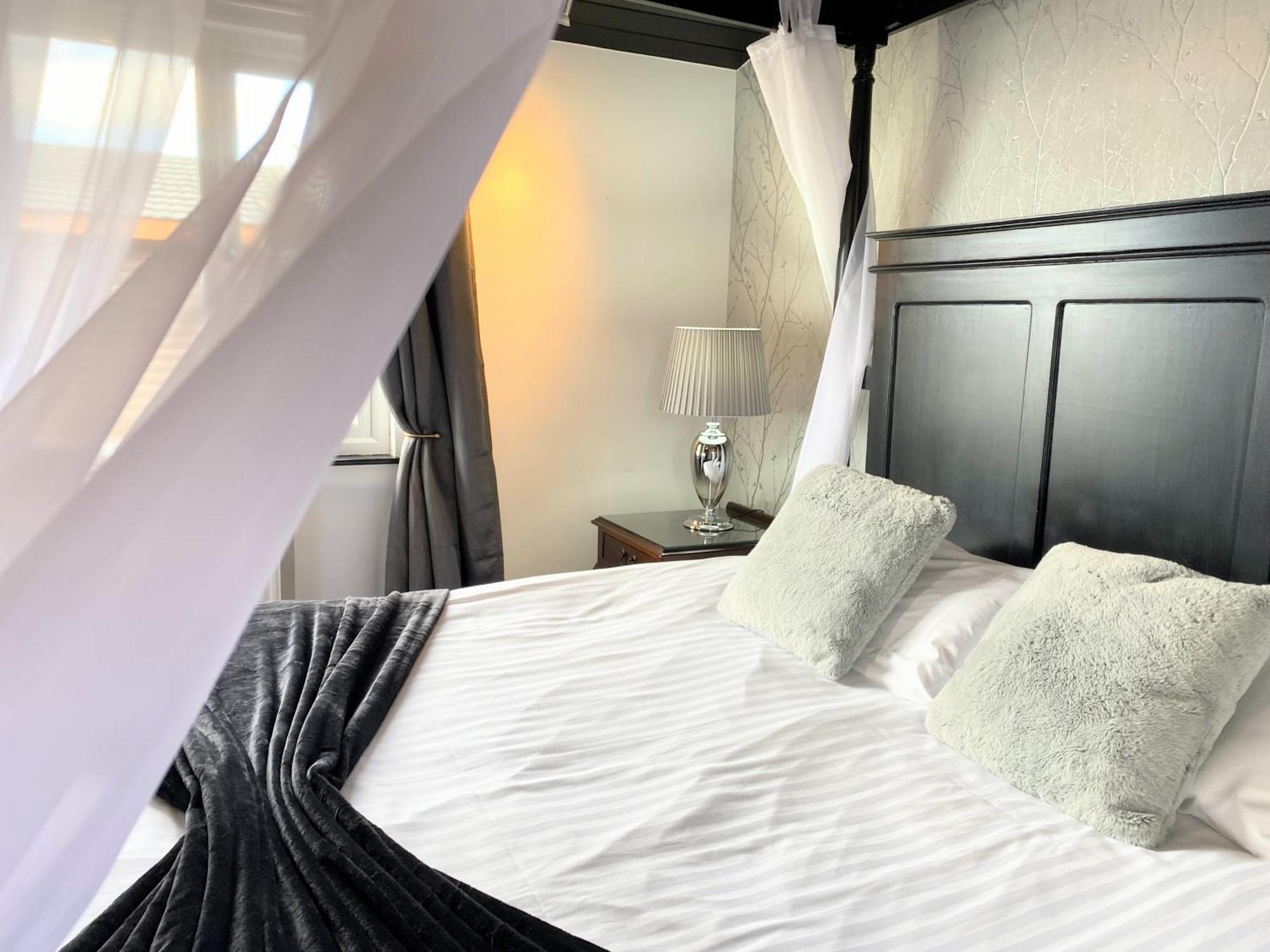 Ochil 9 With Private Hot Tub - Fife - Loch Leven - Lomond Hills - Pet Friendly Villa Kelty ภายนอก รูปภาพ