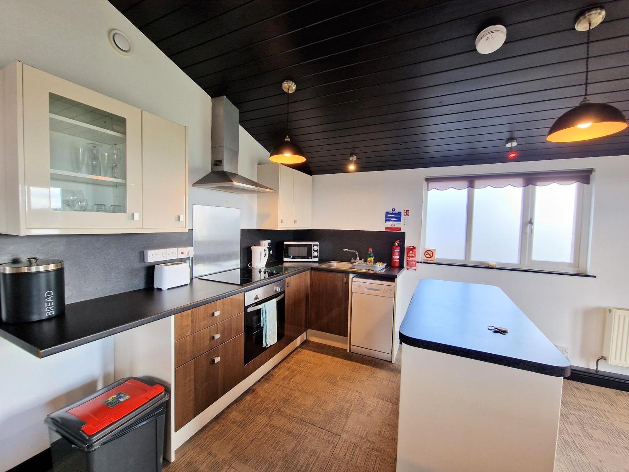 Ochil 9 With Private Hot Tub - Fife - Loch Leven - Lomond Hills - Pet Friendly Villa Kelty ภายนอก รูปภาพ
